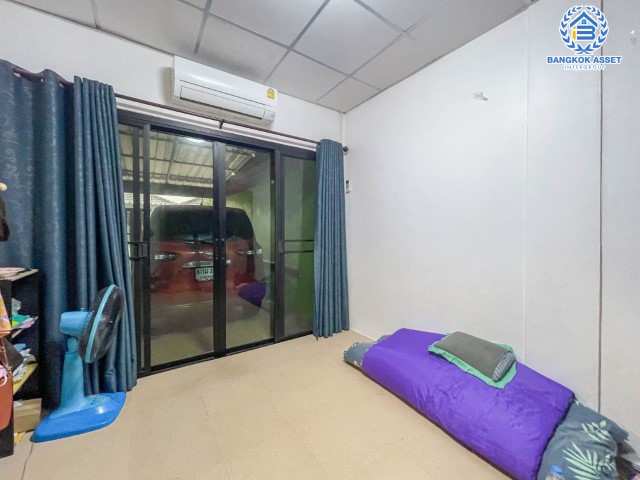 *****บ้านแฝดมือสองย่านนนทบุรี ม.อาสาเฮ้าส์5 กาญจนาภิเษก #หลังมุม เนื้อที่ 36 ตร.ว. ฟังก์ชัน 2 ห้องนอน 1 ห้องน้ำ 1 ที่จอดรถ บ้านชั้นเดียว พื้นที่กว้างขวาง แถมฟรี! 3 เครื่องปรับอากาศ ทำเลเงียบสงบ ใกล้รถไฟฟ้าสายสีม่วง "สถานีตลาดบางใหญ่" และทางด่วน "กาญจนาภิเษก"